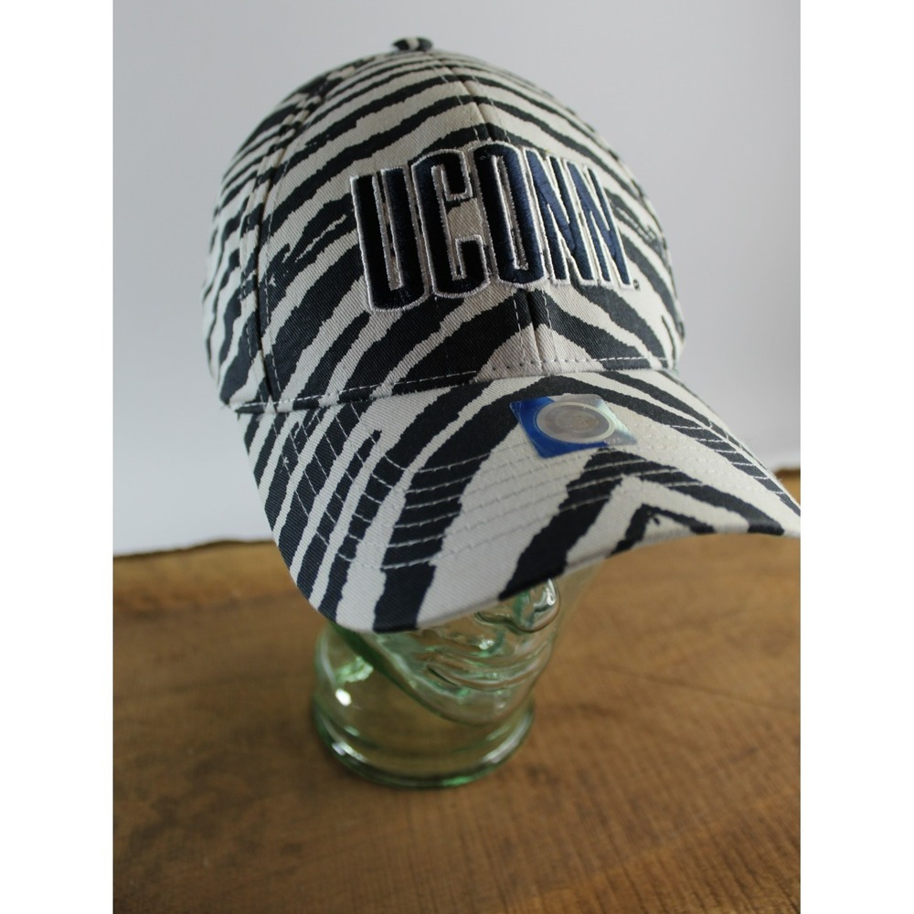 VINTAGE UCONN Huskies ZUBAZ Hat Cap SNAP BACK NCAA College Basketball EXCELLENT